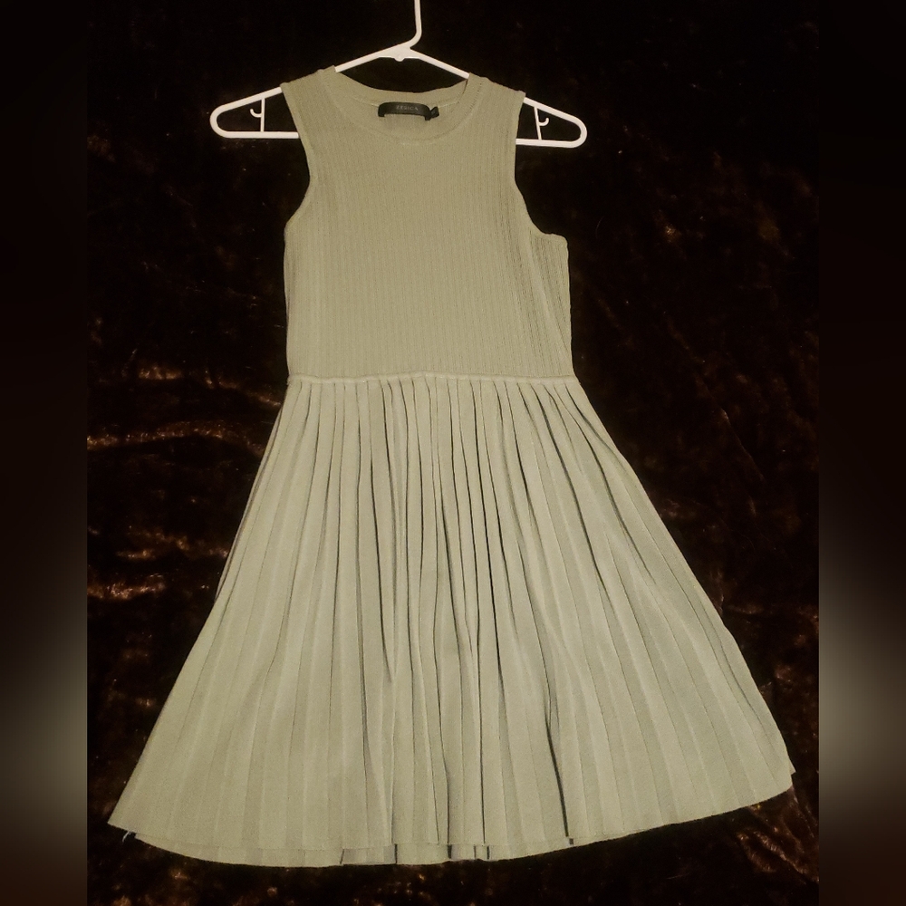 Green Pleated A-Line Midi Dress for Wedding Guest